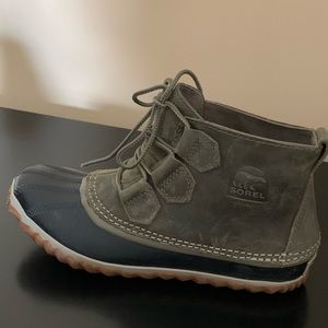 Sorel duck boots! Colors no longer available!